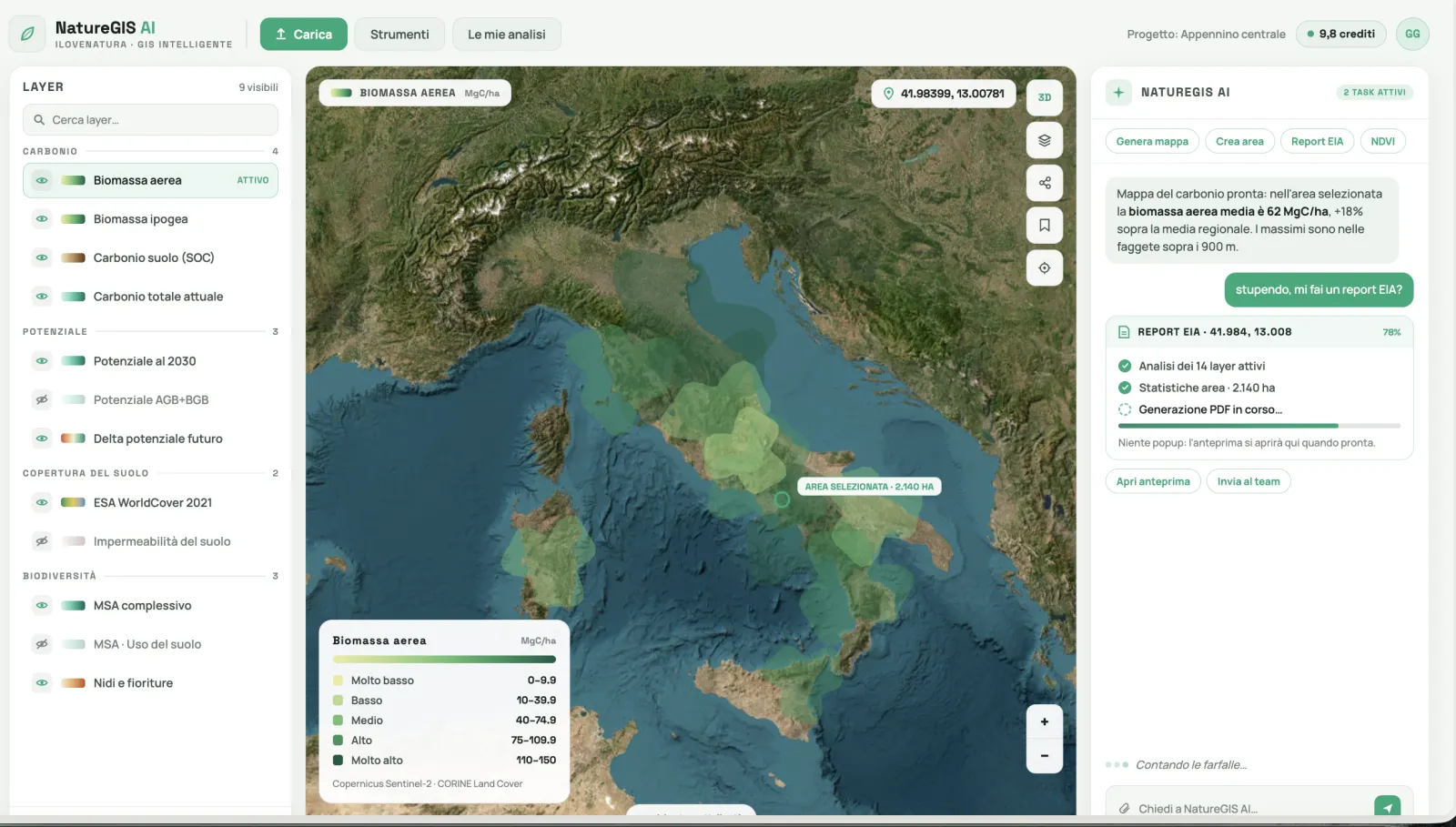 Interfaccia di XN IRIS: mappa satellitare con layer ambientali e assistente in chat